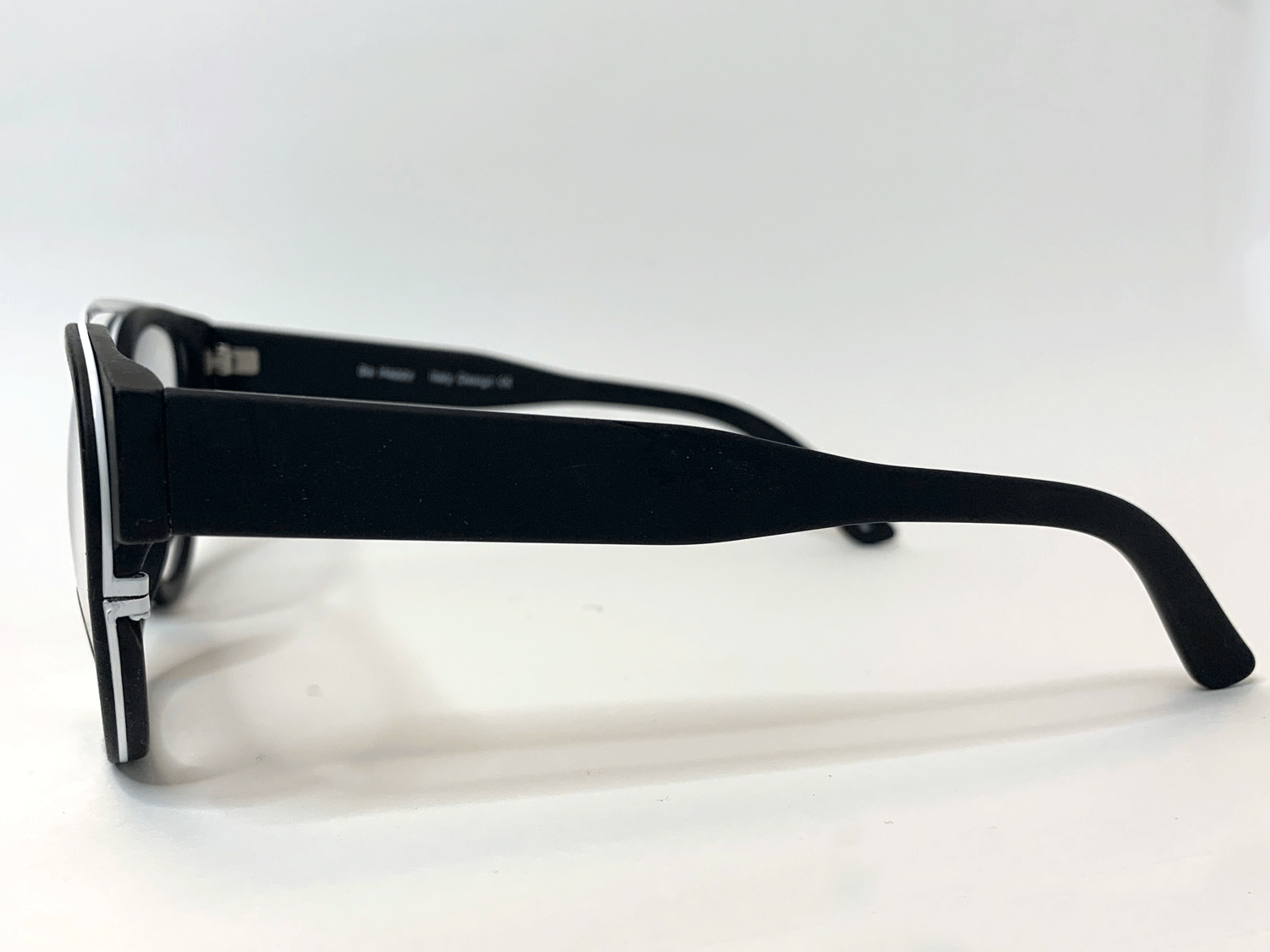 Scholar sunglasses side view - moorganstern